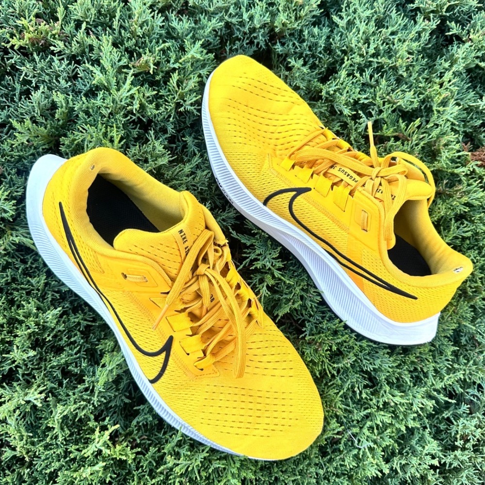 Nike Air Zoom Pegasus 38 Men's Athletic Shoes Size 11 Yellow